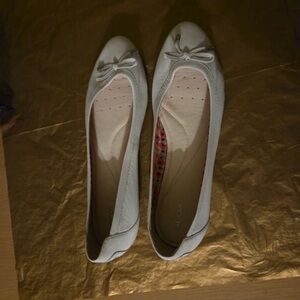SHEIN Cream Ballet Flats with Bow Accent